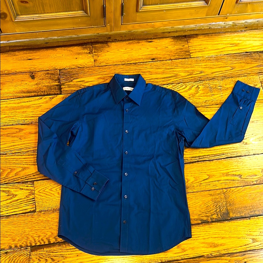CALVIN KLEIN MENS SIZE SMALL BLUE BUTTON UP SHIRT